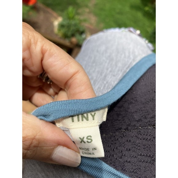 TINY ANTHROPOLOGIE Top Gray Knit Sequin Sheer Floral Short Sleeved T Shirt XS - Picture 7 of 7